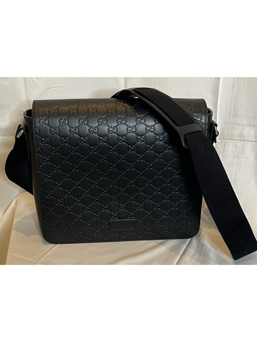 Gucci Signature GG Guccissima Black Leather Messenger Shoulder Bag Italy. NWOT